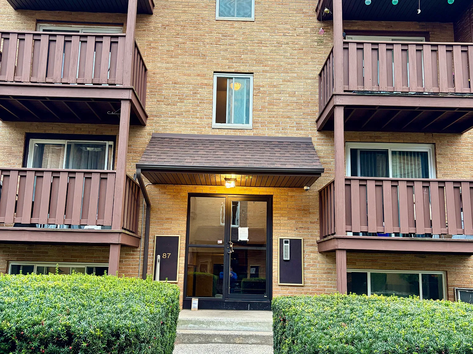 2 bed, 874 sqft, $1,800 — Photo 2