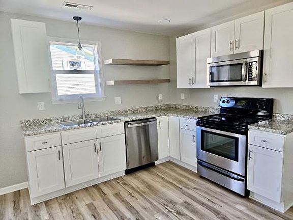 3rd image of 711 Gwen St