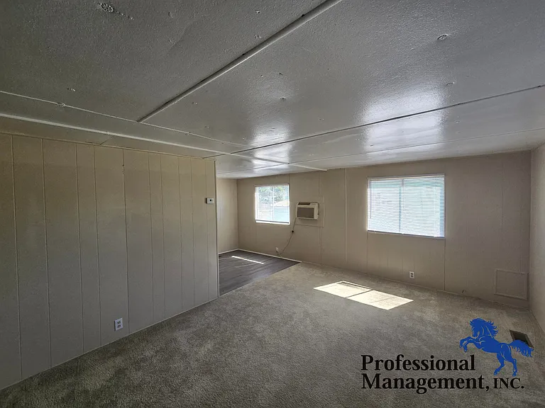 819 Heights Ln — Photo 3