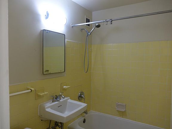 3rd image of 1021 Arlington Blvd Fl 7th