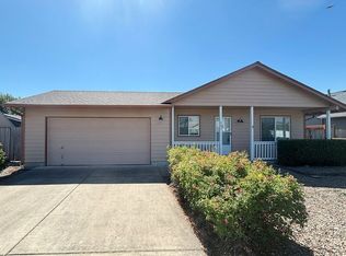882 Smith St, Harrisburg, OR 97446