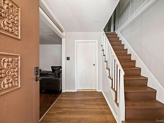 3rd image of 309 Willow Grove Road