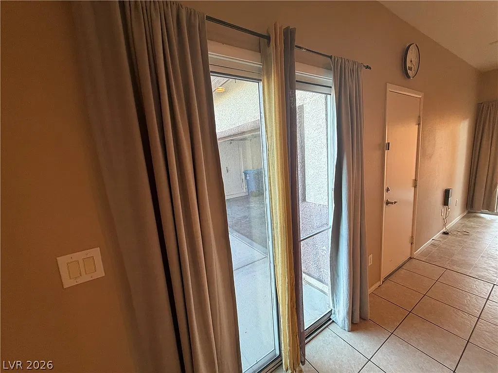 3 bed, 2.5 bath, 1521 sqft, $1,816 — Photo 3