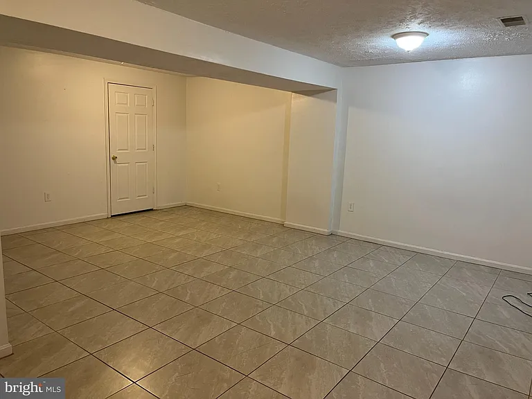 14684 Cloverdale Rd — Photo 5