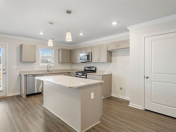 5th image of 7043 Wingate Dr
