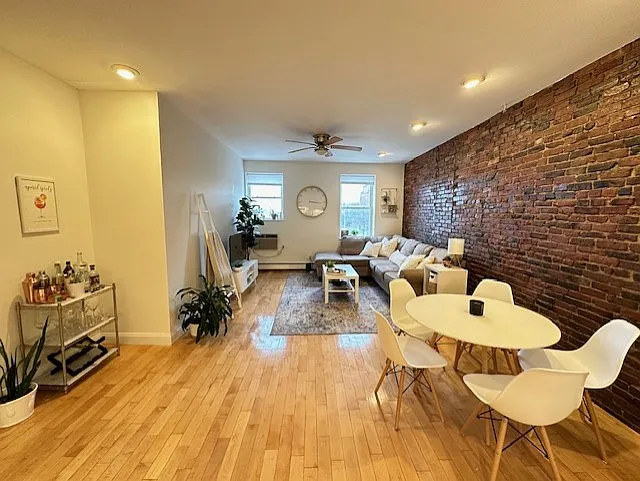 3 bed, 1.5 bath, 1200 sqft, $5,150 — Photo 2