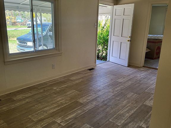 4th image of 511 Royal St