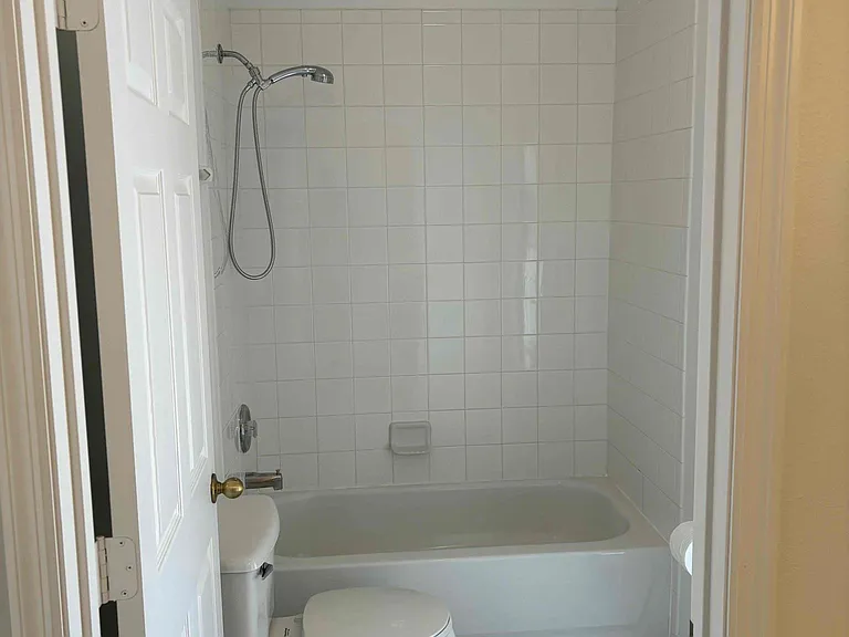 Bathroom connecting to den and bedroom #3