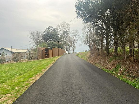 5th image of 1411 Cunningham Rd W
