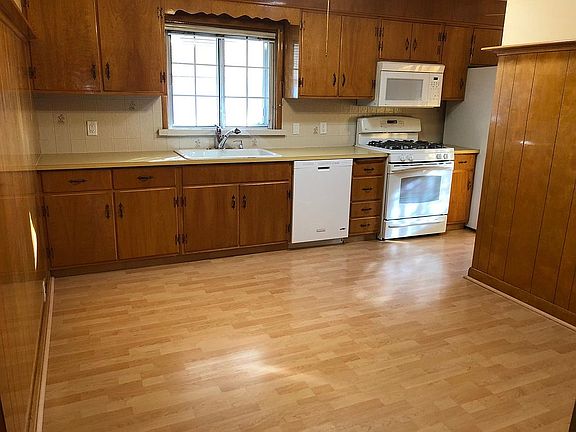 Large eat in kitchen