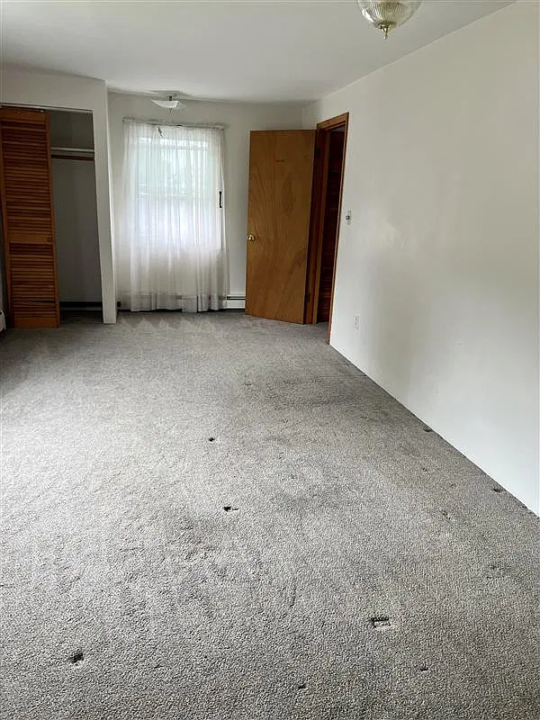 4 bed, 3562 sqft, $1,600 — Photo 2