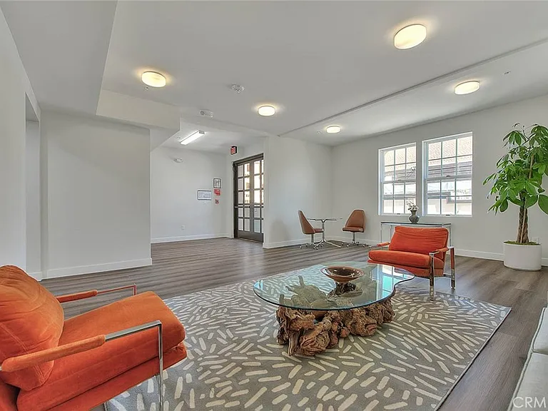 501 W Foothill Blvd #104 — Photo 30