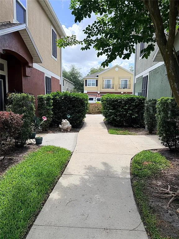 3 bed, 2.5 bath, 1530 sqft, $2,100 — Photo 4