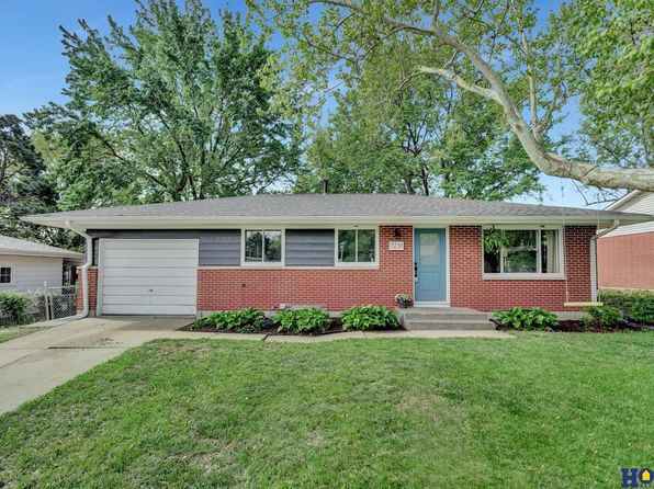 7231 S Wedgewood Dr, Lincoln, NE 68510