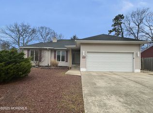 117 Topside Rd, Manahawkin, NJ 08050