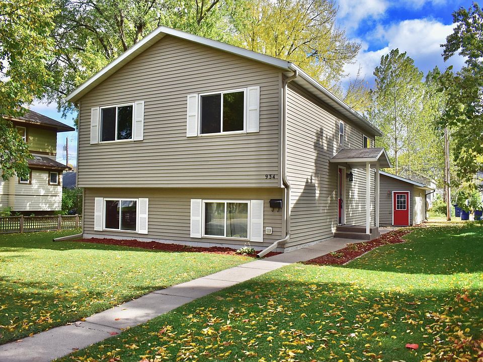 1st image of 934 33rd Ave N