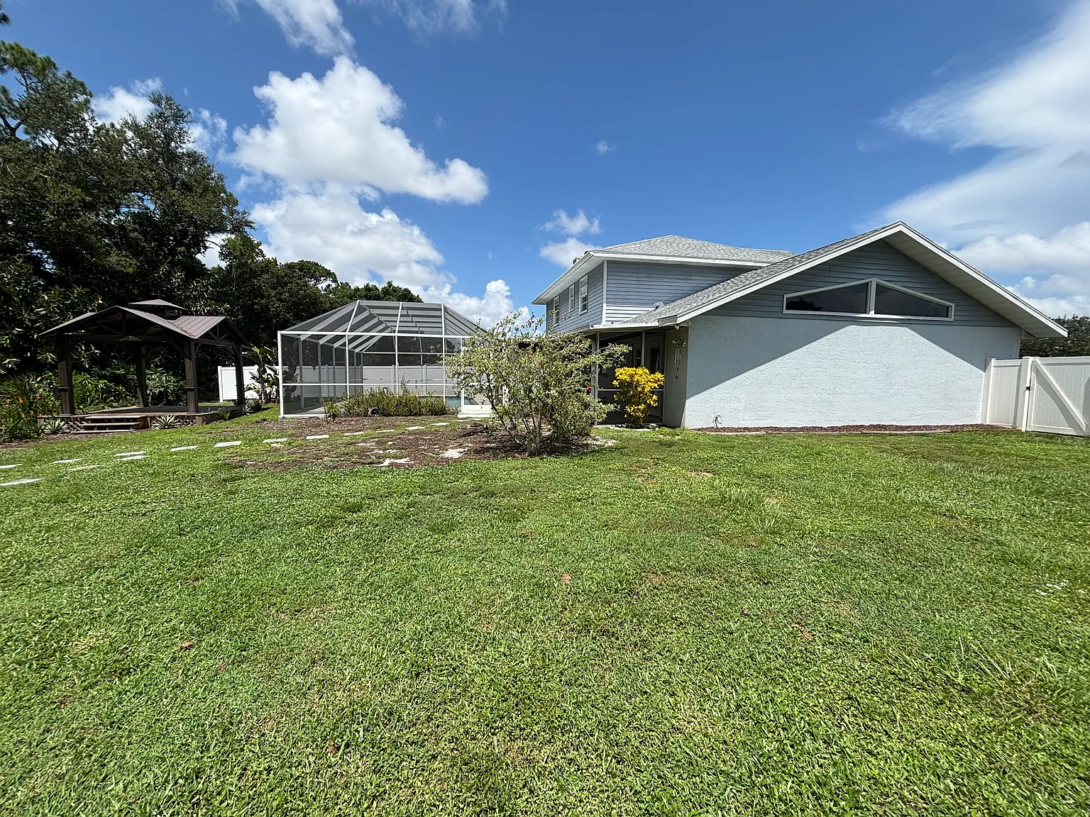 4 bed, 2.5 bath, 2526 sqft, $4,250 — Photo 3