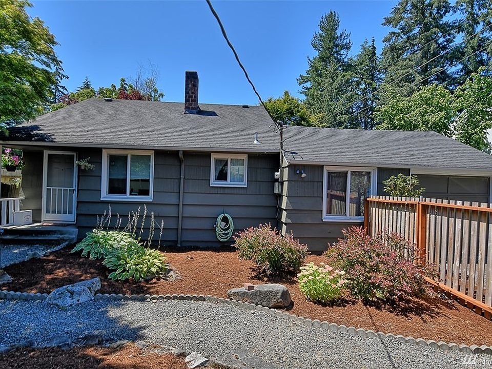 PRIME Shoreline Location perfect for Developer/Builder, Investor or 1st time homebuyer!