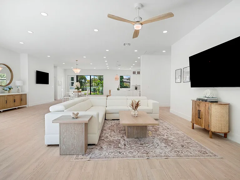 1248 N Harbor Dr — Photo 22