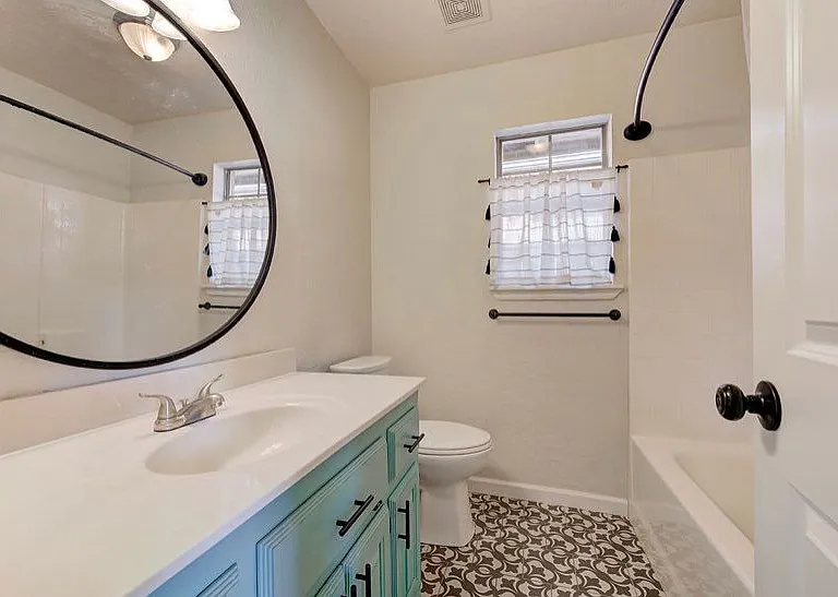 516 Allison Ln — Photo 8