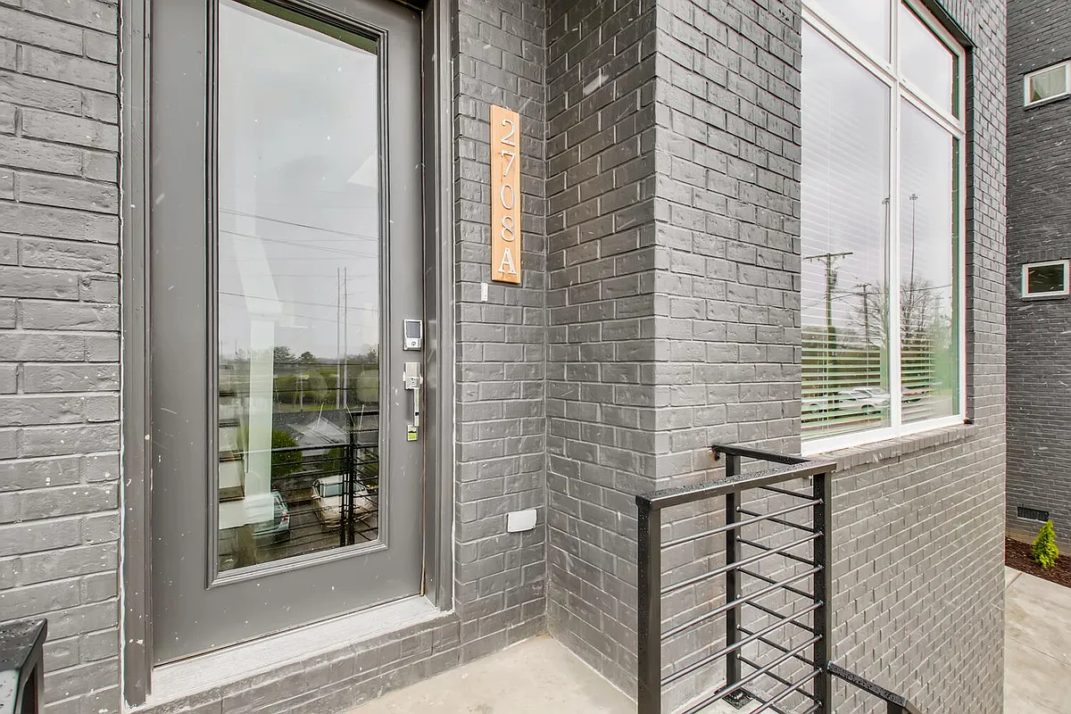 Building Photo - 2708A Larmon Dr