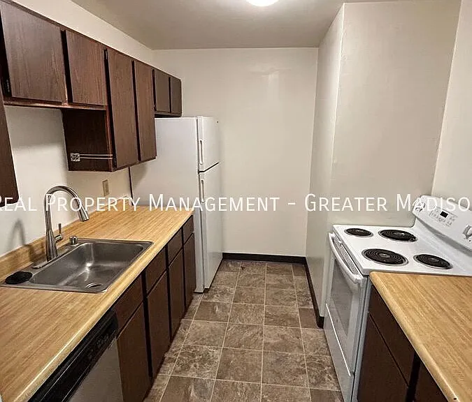 4520 Thurston Ln #8 — Photo 7