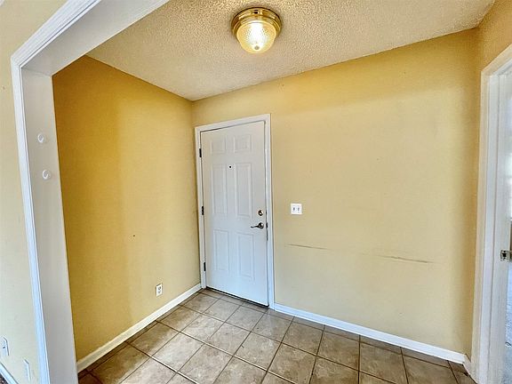 3rd image of 113 Sandalwood Dr
