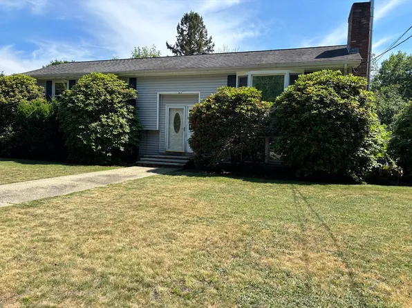 10 4th St, Wakefield, MA 01880