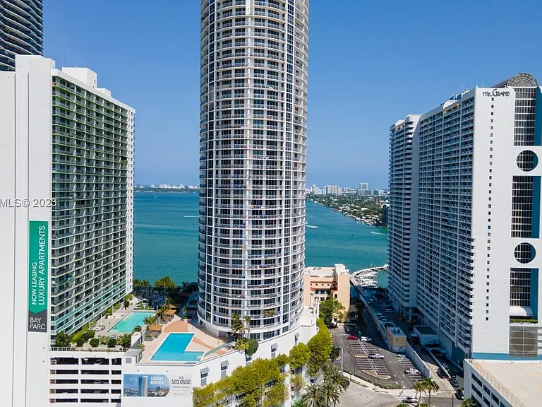 1750 N Bayshore Dr #15F — Photo 13