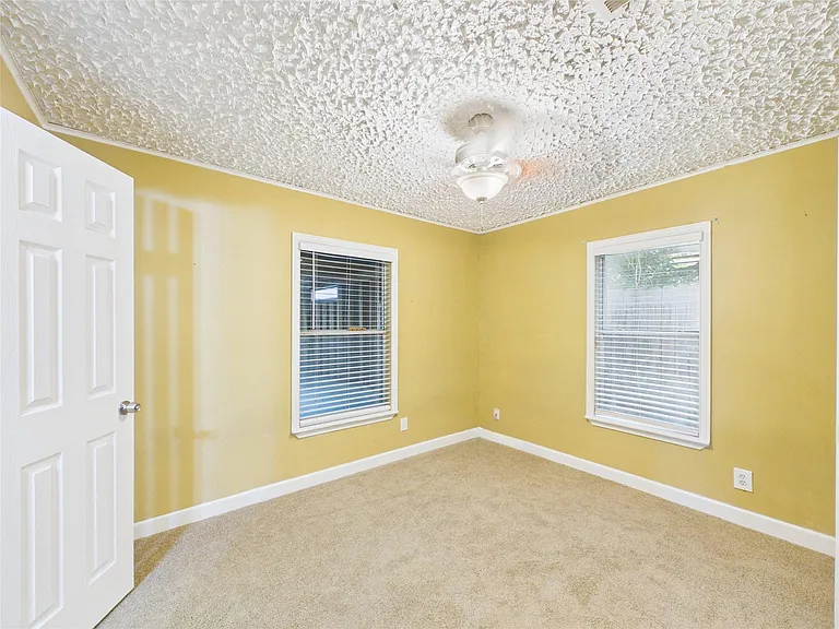1213 W Sidnor St — Photo 16