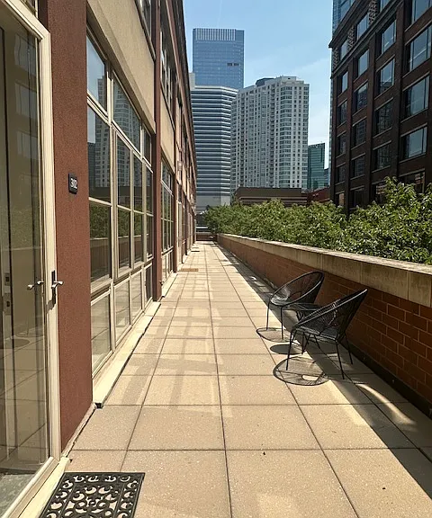 324 N Jefferson St #302 — Photo 2