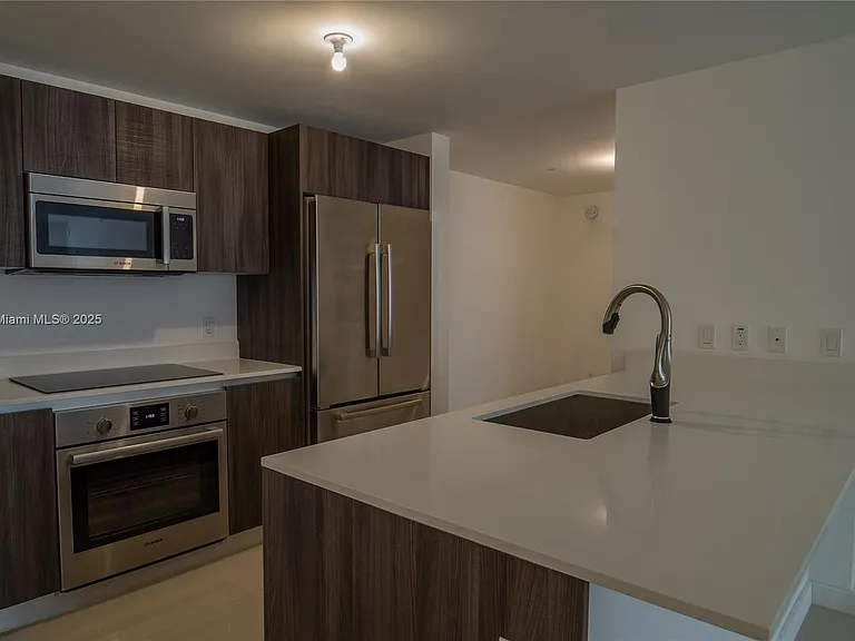488 NE 18th St #11 — Photo 20