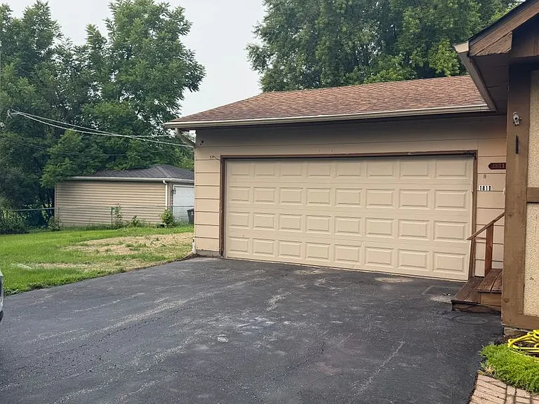 1811 Hazelwood Dr — Photo 3