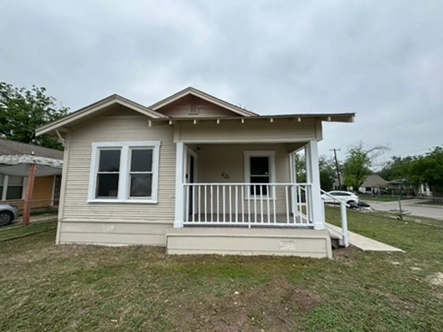 Cozy Corner Home in Denver Heights, Near I-10 Move-In Ready with Spacious Yard and Storage Shed — Photo 2