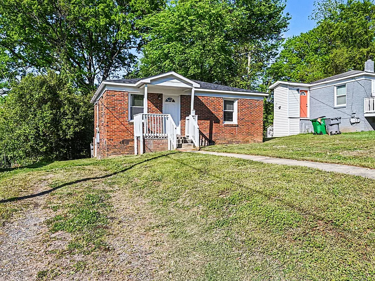 2604 Booker Ave — Photo 6