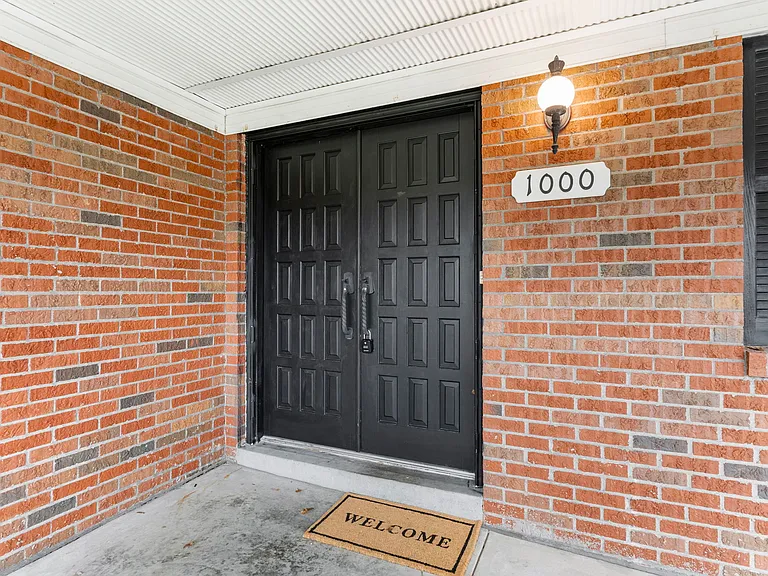 1000 Providence Rd — Photo 3