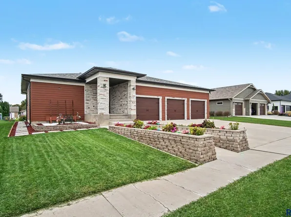 815 Heatherwood Ave, Madison, SD 57042