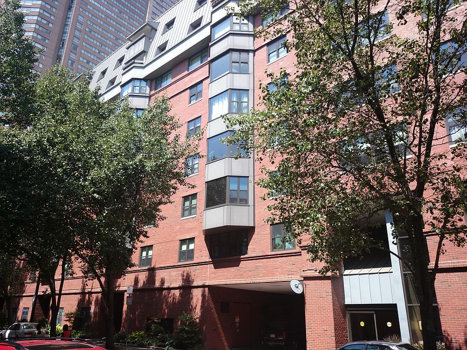2nd image of 16 Harcourt St APT 6L