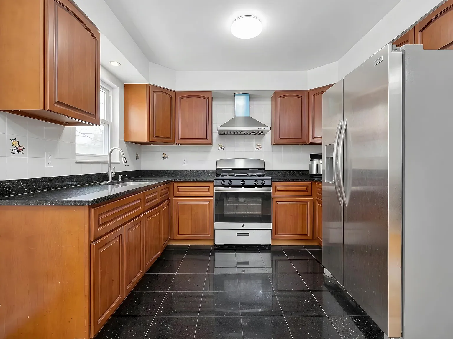 3 bed, 1412 sqft, $3,980 — Photo 3
