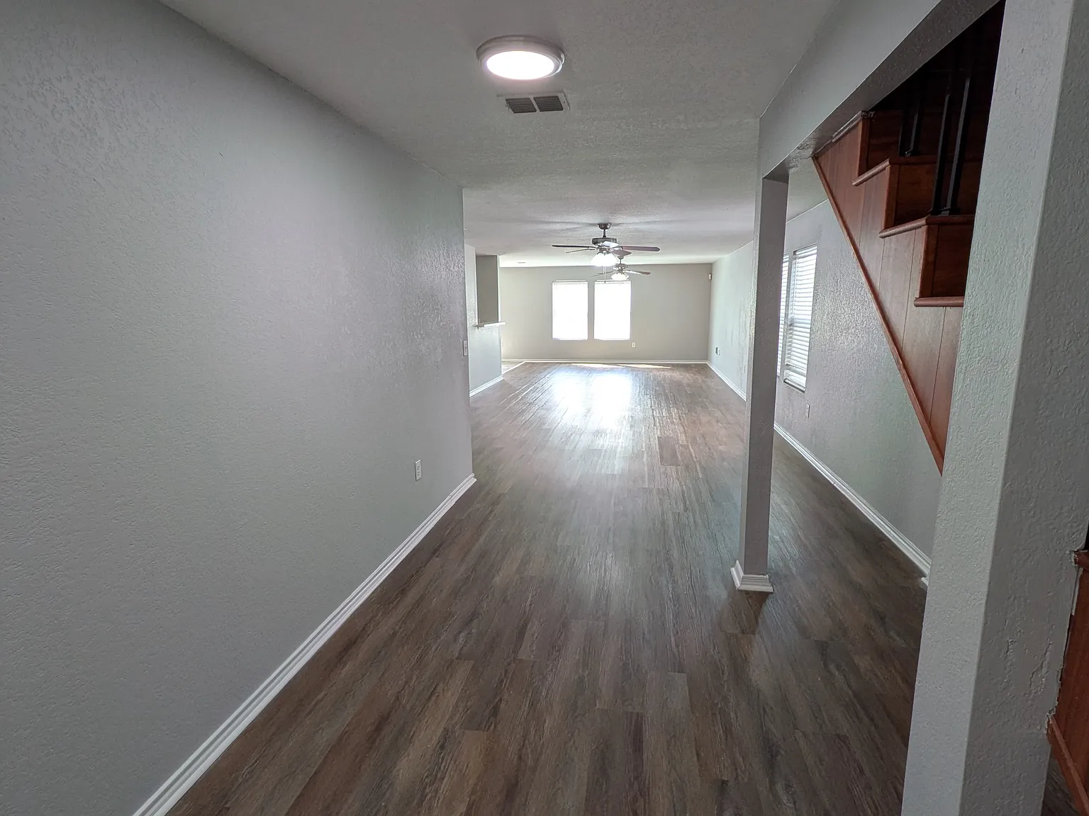 4 bed, 2.5 bath, 2658 sqft, $2,000 — Photo 2