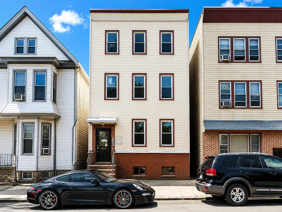 422 John St #1