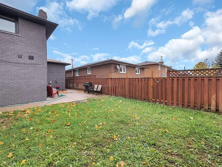 493 Queen Victoria Dr #B — Photo 26