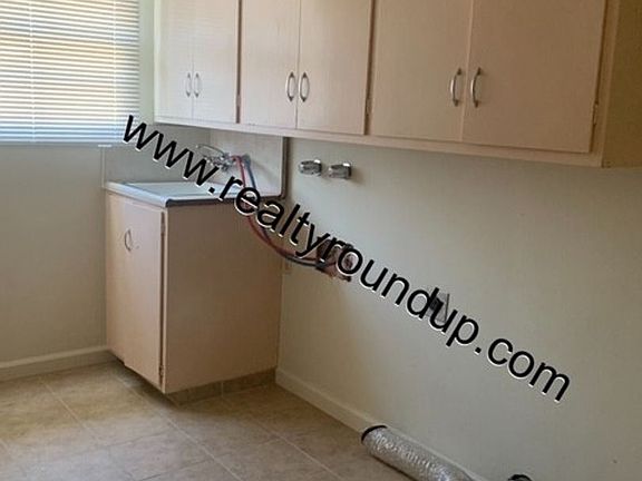 5th image of 966 W Mendocino Ave