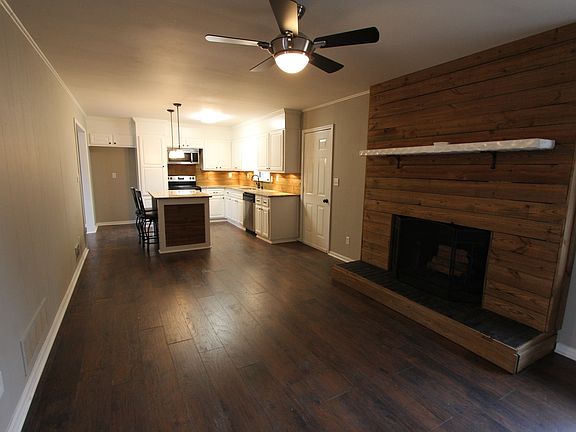 Family Room & Kitchen 