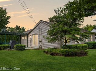 3246 Greenwood Dr, Rochester Hills, MI 48309