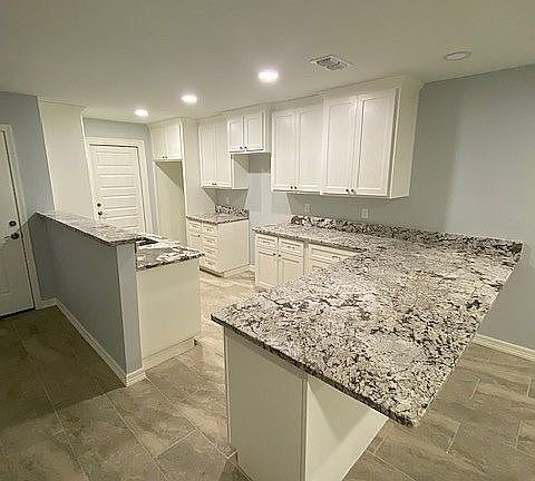5th image of 910 Live Oak Cir