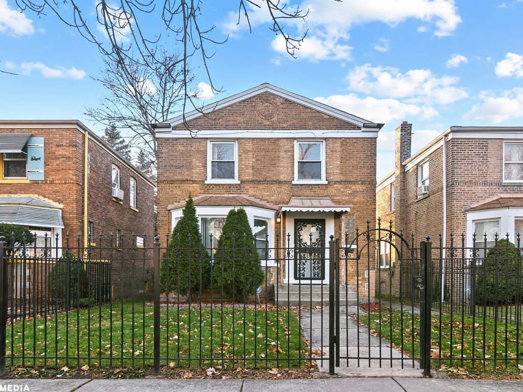 10504 S Prairie Ave photo 1