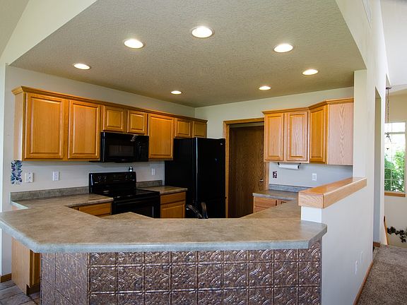 5th image of 660 Strathmoor Dr