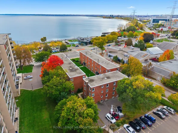 1351 Lakeshore Rd #15, Burlington, ON L7S 1B1