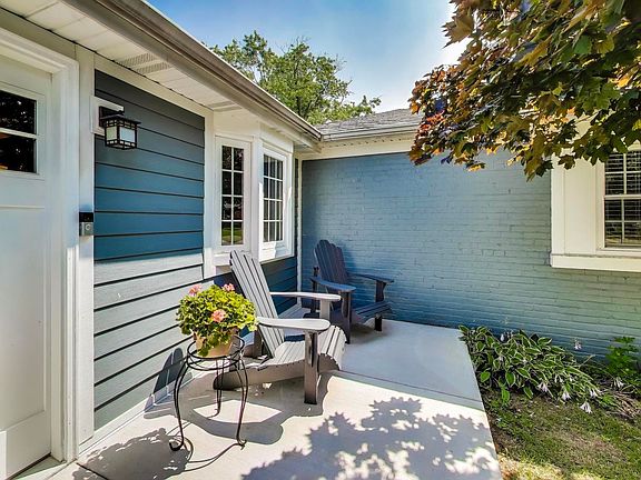 2nd image of 1524 Robinhood Ln
